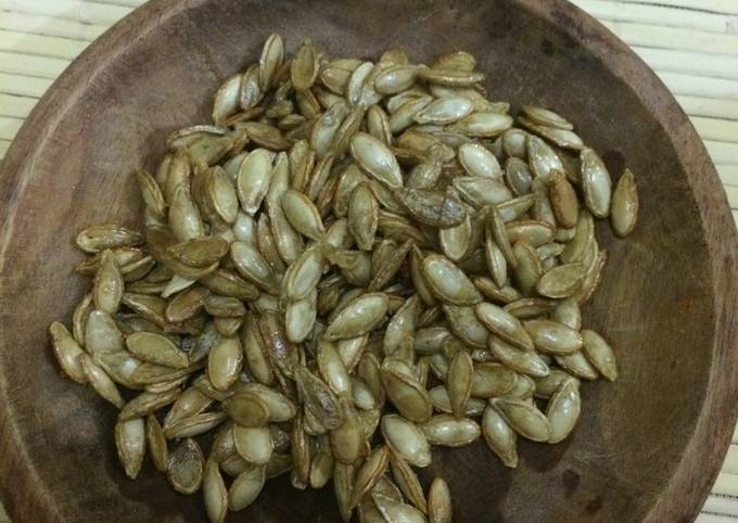 Langkah Mudah untuk Membuat Panfried pumpkin seeds, Menggugah Selera