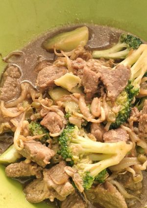 A picture of Beef Brocolli and Bean Sprouts in Teriyaki Sauce.