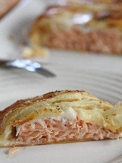 Una foto de Trenza de mozzarella y salmón