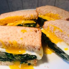 A picture of Spinach and Egg Sandwich 🥪.