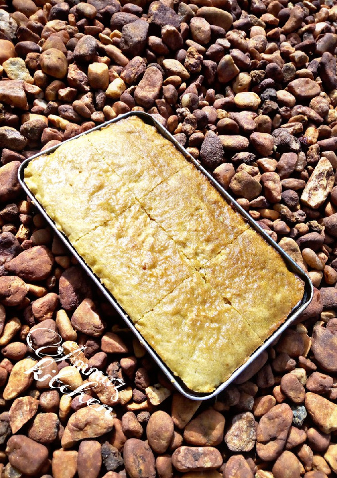 A picture of Basbousa (semovita cake).