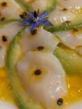 Avocat et St Jacques vinaigrette au fruit de la passion