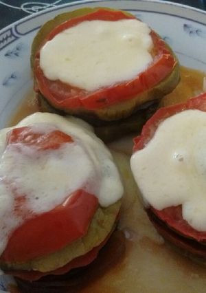 Una foto de Torre de verduras estilo ratatouille