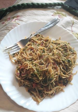 A picture of Fried spaghetti.