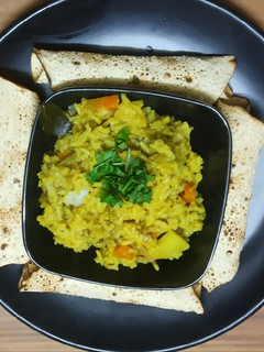વઘારેલી ખીચડી (Vaghareli Khichdi Recipe In Gujarati) રેસીપી મુખ્ય ફોટો
