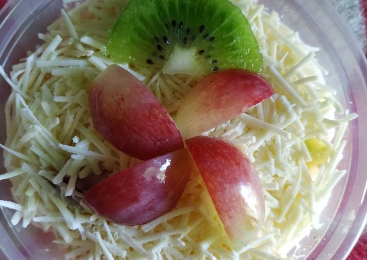 Salad buah creamy
