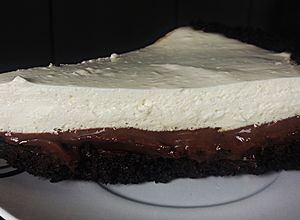 Foto de Torta de brigadeiro amargo e creme Oreo