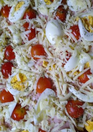 Una foto de Torta de fiambre napolitana con tomates cherry
