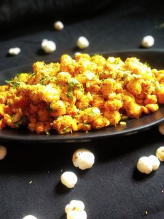 मखाना भेल (makhana bhel recipe in Hindi) रेसिपी मुख्य फोटो