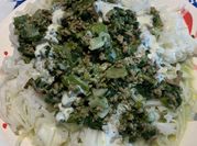 Una foto de guiso de acelga con carne molida