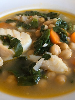 Una foto de Cocido de garbanzos, bacalao y espinacas