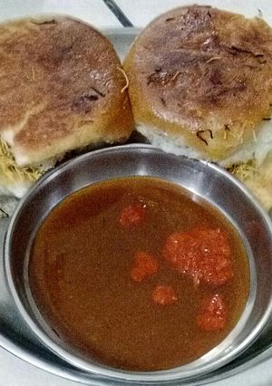લસનીયા પાઉં બટેકા (Garlic Pav potato Recipe In Gujarati) રેસીપી મુખ્ય ફોટો