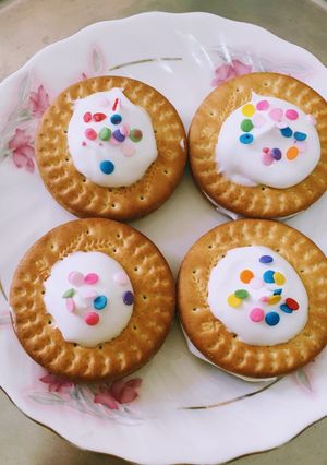 A picture of Creamy Biscuit Sandwich.