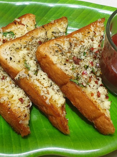 கர்லிக் பிரட் டோஸ்ட் செய்முறை முக்கிய புகைப்படம்