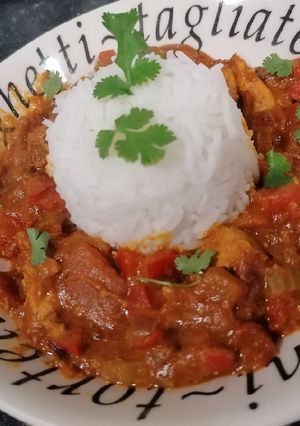 A picture of Homemade Indian chicken curry.