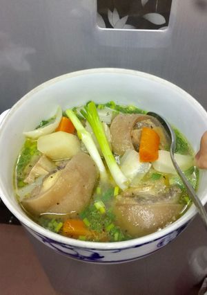 Hình của món Đuôi bò hầm rau củ.