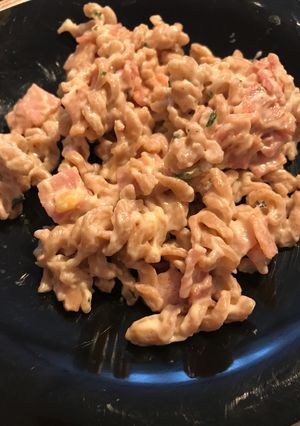 Sajtszószos tészta sonka kockával recept fotója