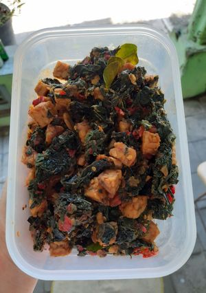 Foto resep Daun Singkong Pedas Bumbu Ayam Betutu