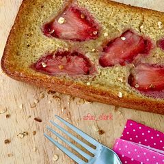 A picture of Banana, oats and strawberry bread.