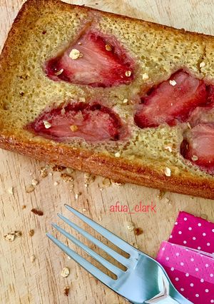 A picture of Banana, oats and strawberry bread.