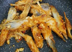 Hình của món Vây cá hồi chiên nước mắm.