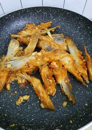 Hình của món Vây cá hồi chiên nước mắm.