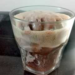 Una foto de Helado de chocolate con Coca/ helado flotante