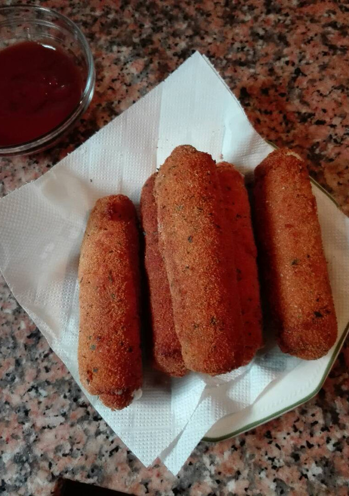 Una foto de Frankfurt rebozado con queso