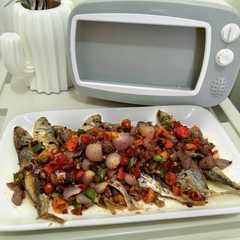 A picture of Ikan goreng tumis bawang terasi.