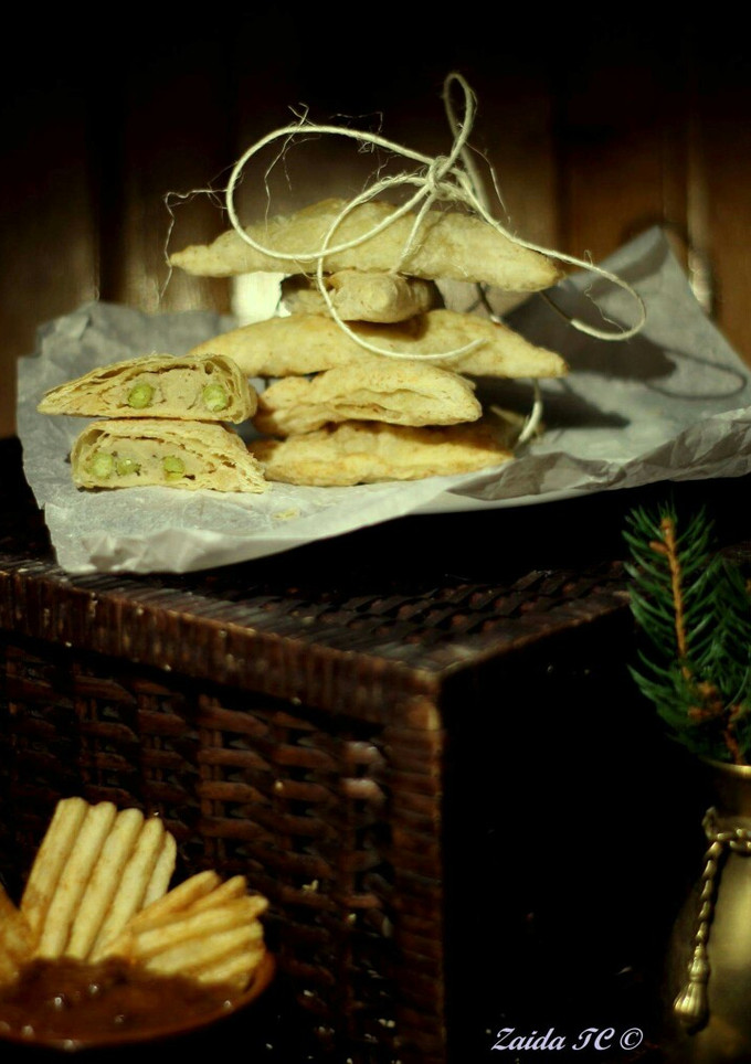 Una foto de Samosas Veganas: Empanadillas Hindúes de Patata y Guisantes
