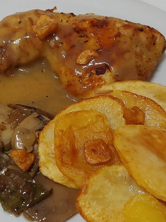 Una foto de Pollo finas hierbas
