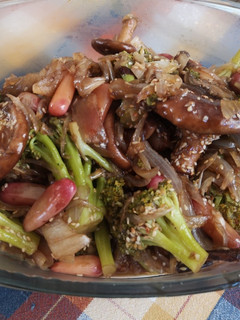 Una foto de Entrante de brócoli con shiitake