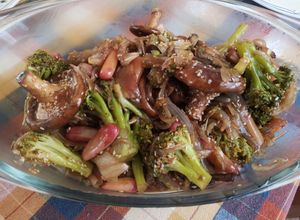 Una foto de Entrante de brócoli con shiitake
