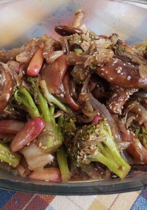 Una foto de Entrante de brócoli con shiitake