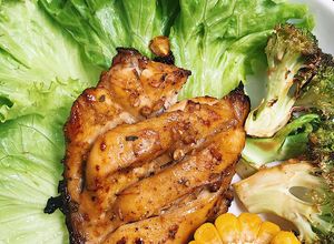 Hình của món Ức gà nướng mật ong 🍯.