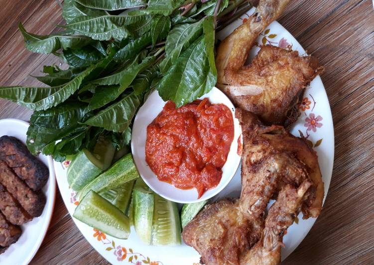 10 Resep: Ayam goreng ungkep vs sambal penyet endes. Kekinian