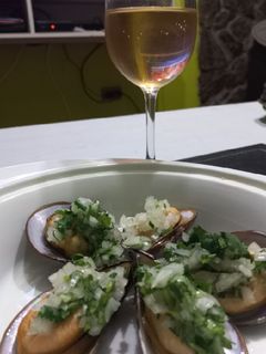 Una foto de Cholgas con salsa verde