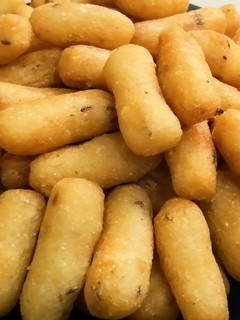 ரவா பைட்ஸ் (ரவா பிங்கர்ஸ்)(Rava fingers recipe in tamil) செய்முறை முக்கிய புகைப்படம்