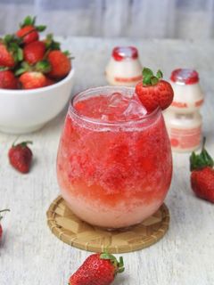 Foto resep Strawberry Yakult Drink