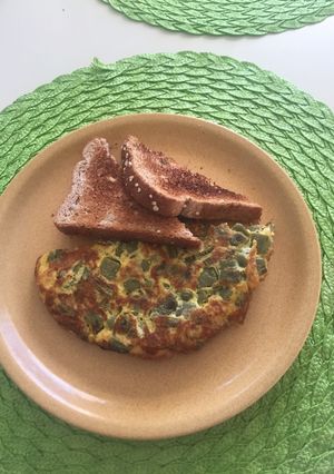 Una foto de Omelette de huevo y nopalitos
