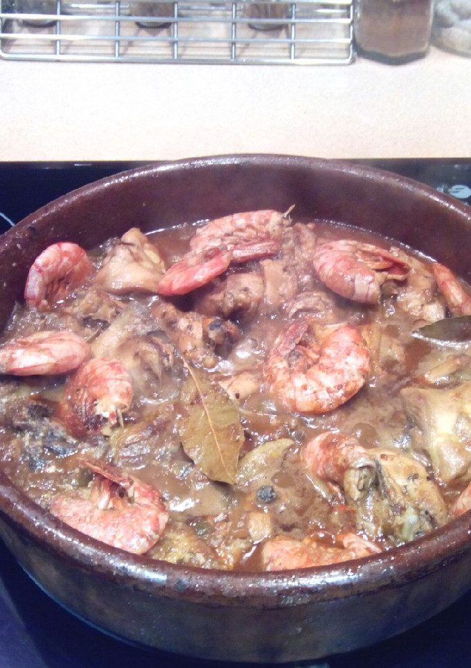 Una foto de Pollastre amb escamarlans. Pollo con cigalas