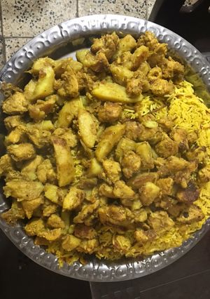 صورة لوصفة صدر دجاج وبطاطا مع التمن الاصفر بالشعرية