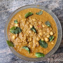 A picture of Chana masala.
