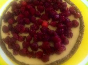 Una foto de Tarta con limón y frambuesa