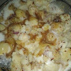 A picture of Dahi bhalle.