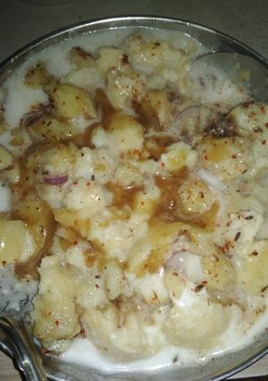 A picture of Dahi bhalle.