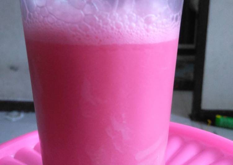 Cara Gampang Menyiapkan Pink Soda Anti Gagal