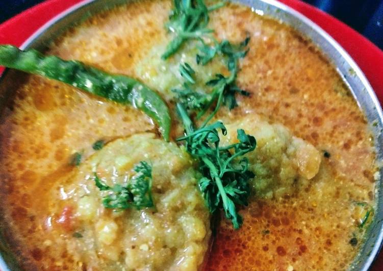 Recipe of Any-night-of-the-week Besan tikki in Tomato and Curd gravy