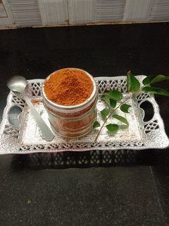தேங்காய் துவயல் பொடி (Thenkaai thuvaiyal podi recipe in tamil) செய்முறை முக்கிய புகைப்படம்