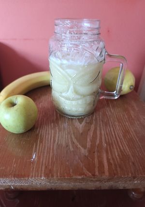 O poză a rețetei Bautura cu mere, banane si lamaie.